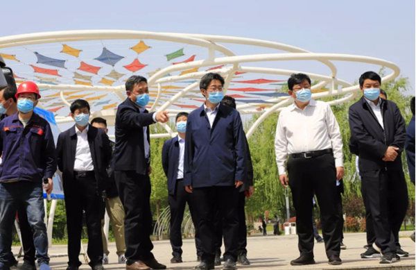 焦作市委副書(shū)記李亦博觀(guān)摩調研演風(fēng)公司智能型大流量排水器人演練